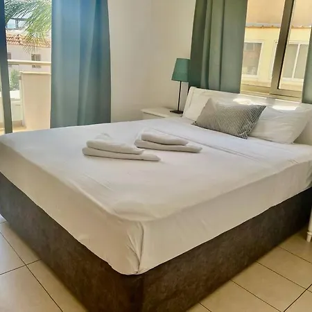 Eliza At Pernera Apartament *