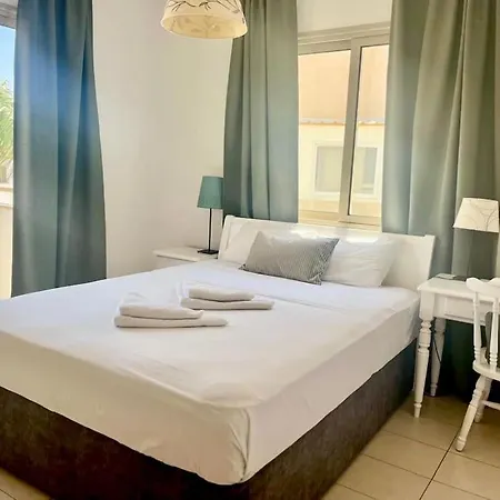 Eliza At Pernera Appartement *