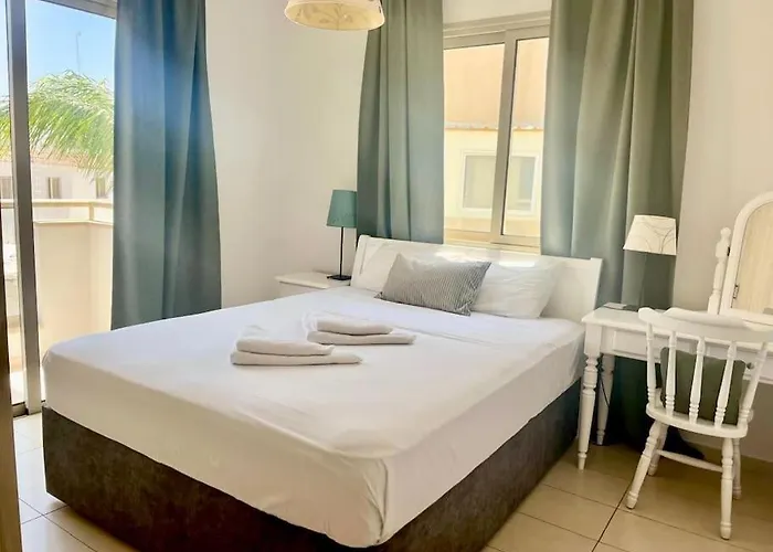 Eliza At Pernera Apartmán *