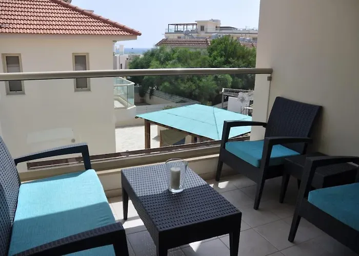 Eliza At Pernera Apartmán *